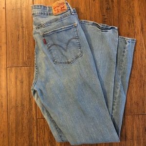 Levi Mid Rise Skinny Light Wash Size 32
